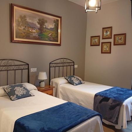 Hospedaje Don Pelayo Gijon Bagian luar foto