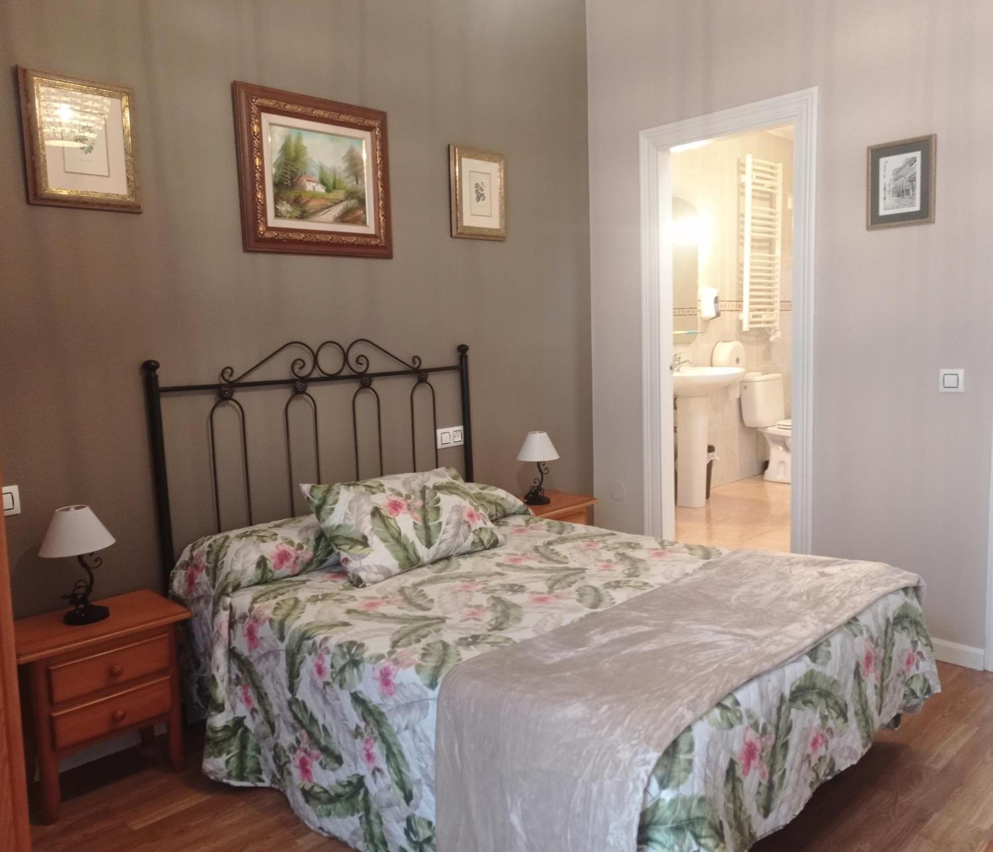 Hospedaje Don Pelayo Gijon Bagian luar foto