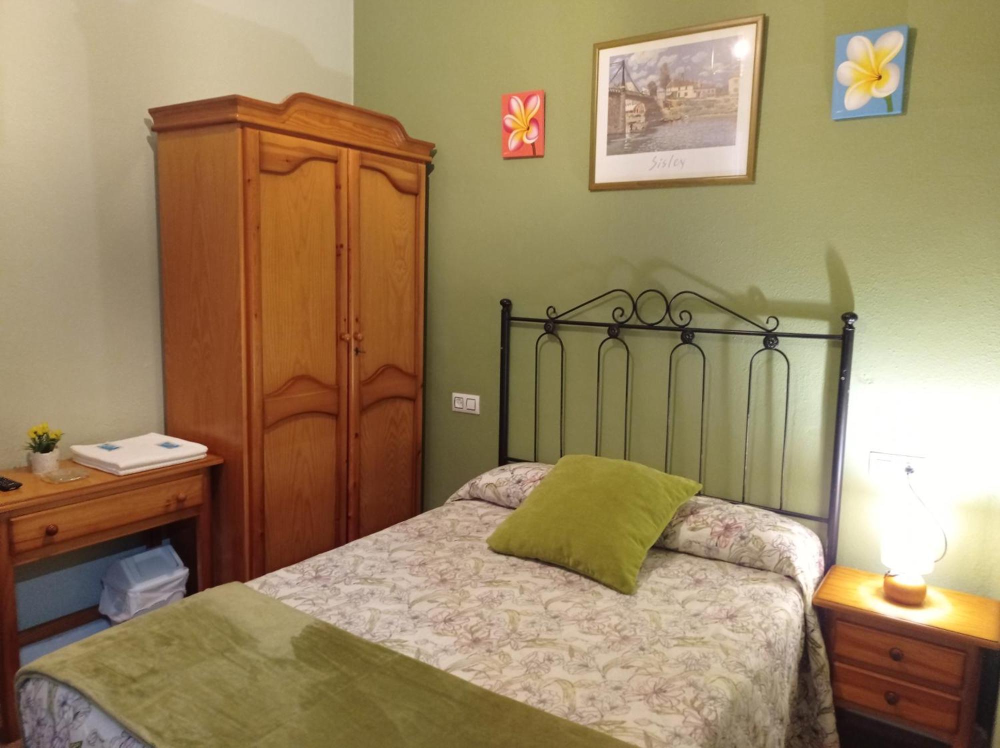 Hospedaje Don Pelayo Gijon Bagian luar foto
