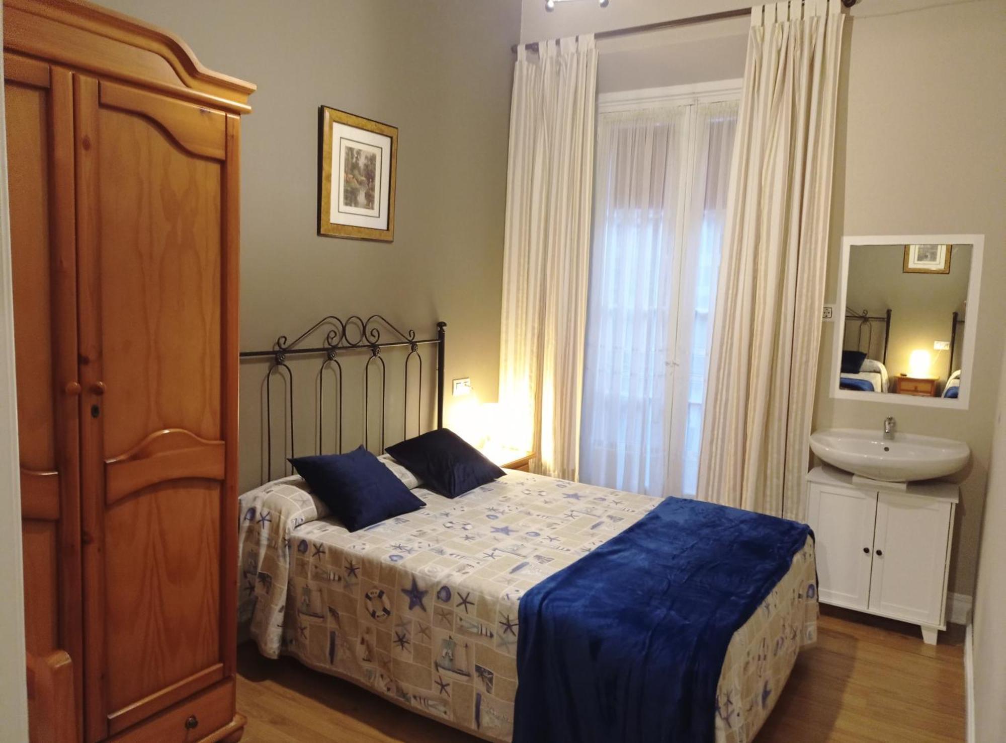 Hospedaje Don Pelayo Gijon Bagian luar foto