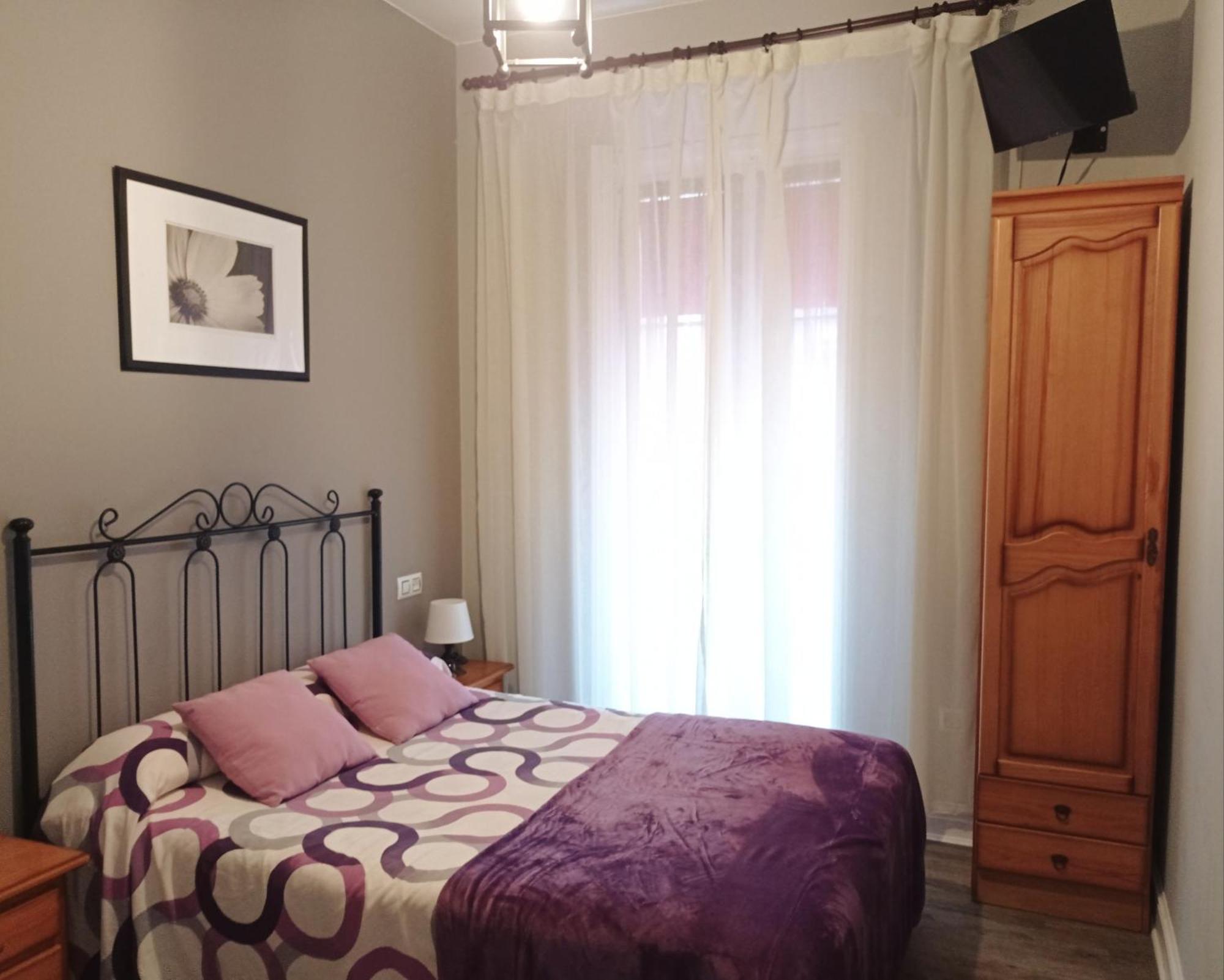 Hospedaje Don Pelayo Gijon Bagian luar foto