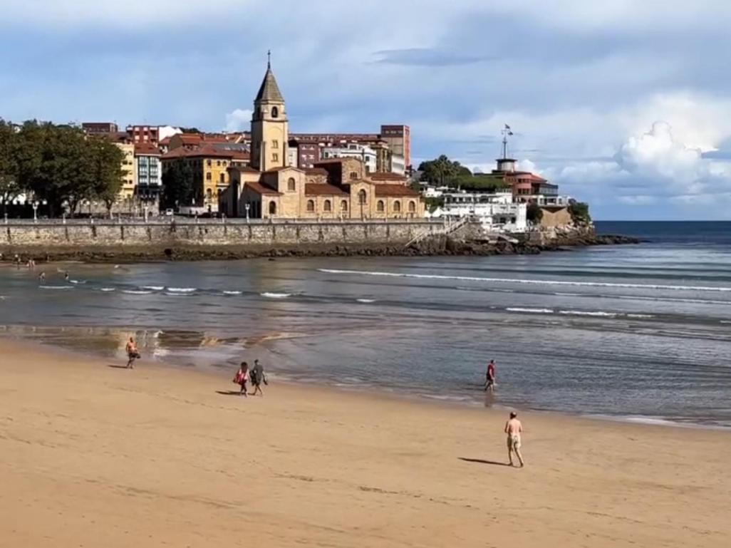 Hospedaje Don Pelayo Gijon Bagian luar foto