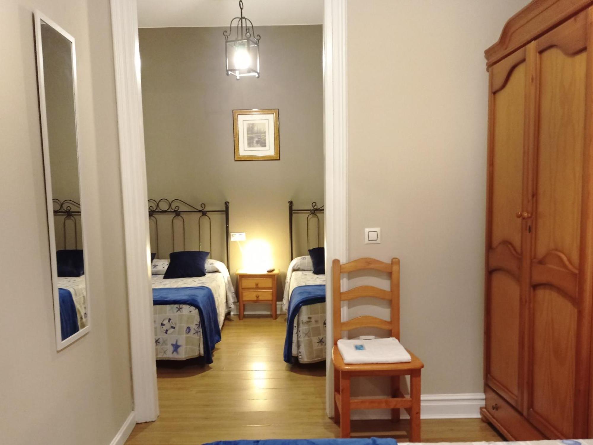 Hospedaje Don Pelayo Gijon Bagian luar foto