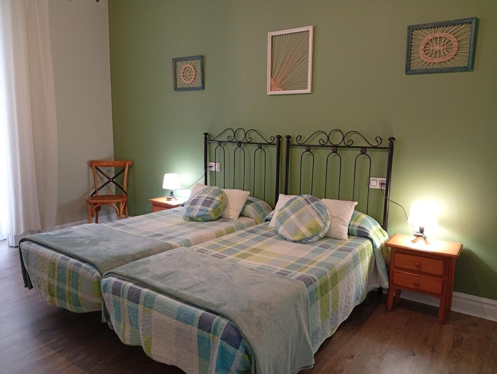Hospedaje Don Pelayo Gijon Bagian luar foto