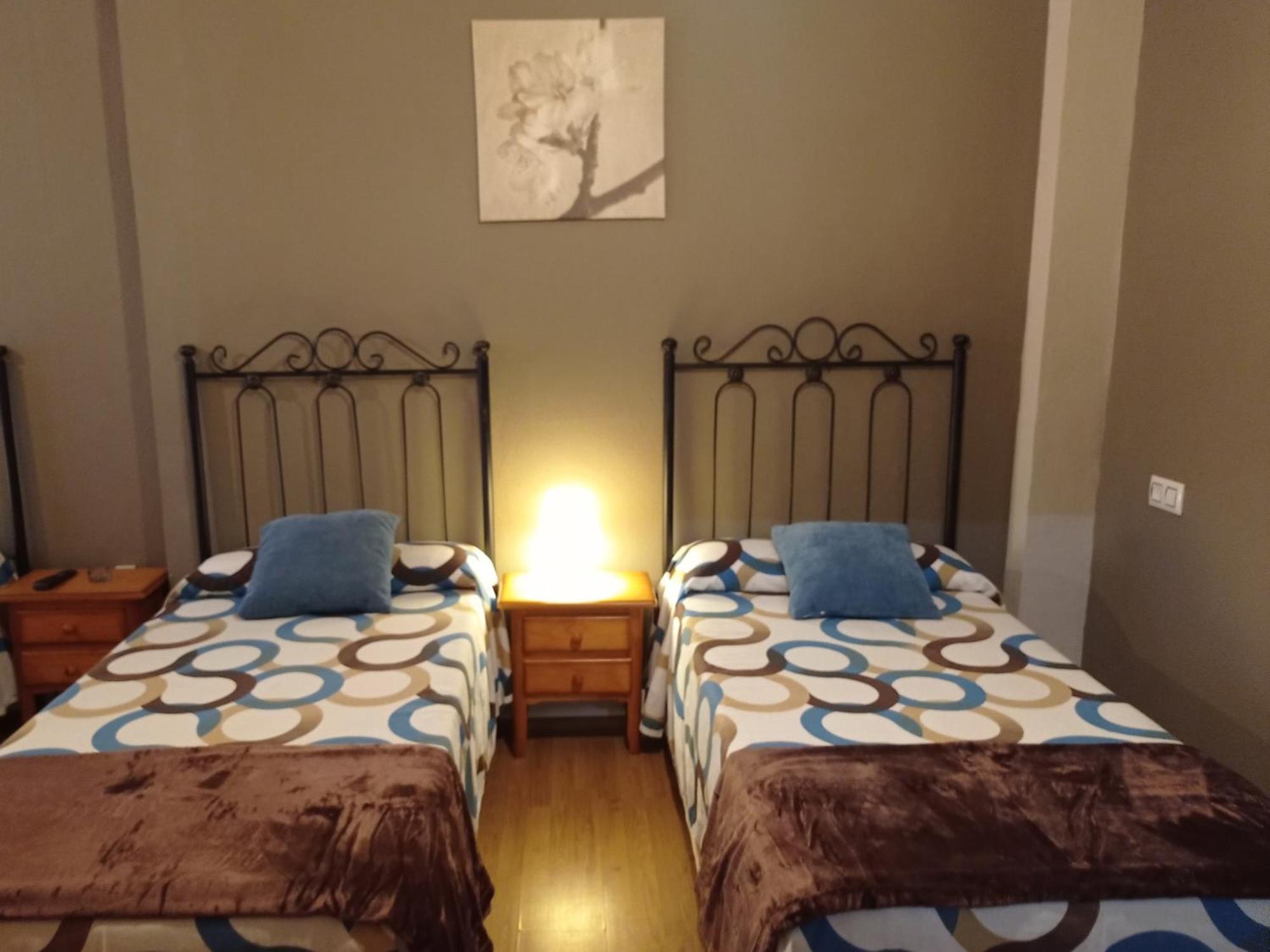 Hospedaje Don Pelayo Gijon Ruang foto