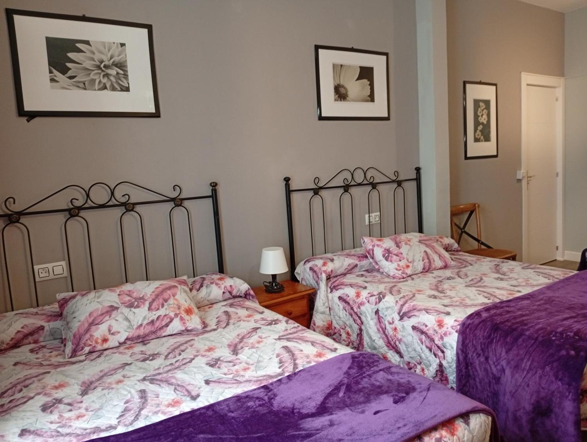 Hospedaje Don Pelayo Gijon Bagian luar foto