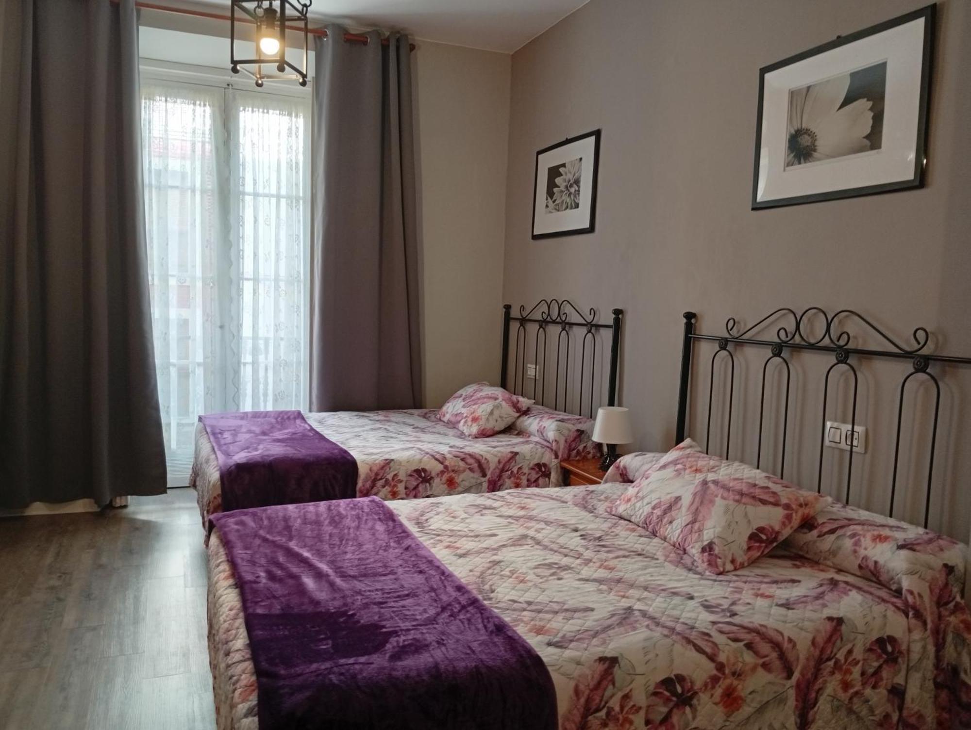Hospedaje Don Pelayo Gijon Bagian luar foto