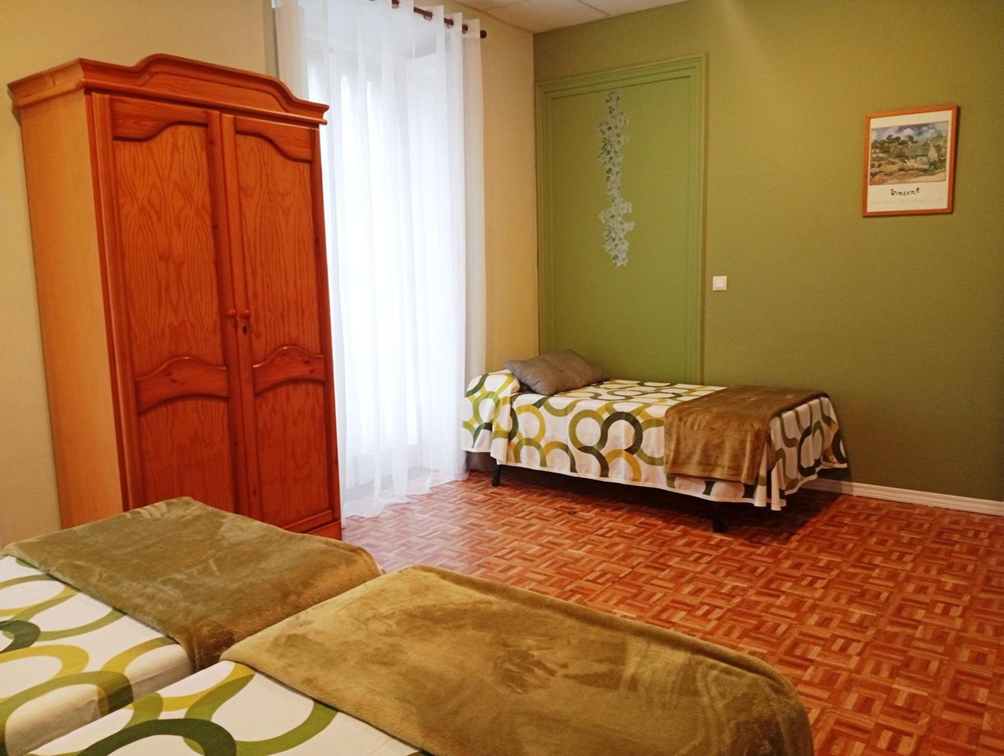 Hospedaje Don Pelayo Gijon Ruang foto