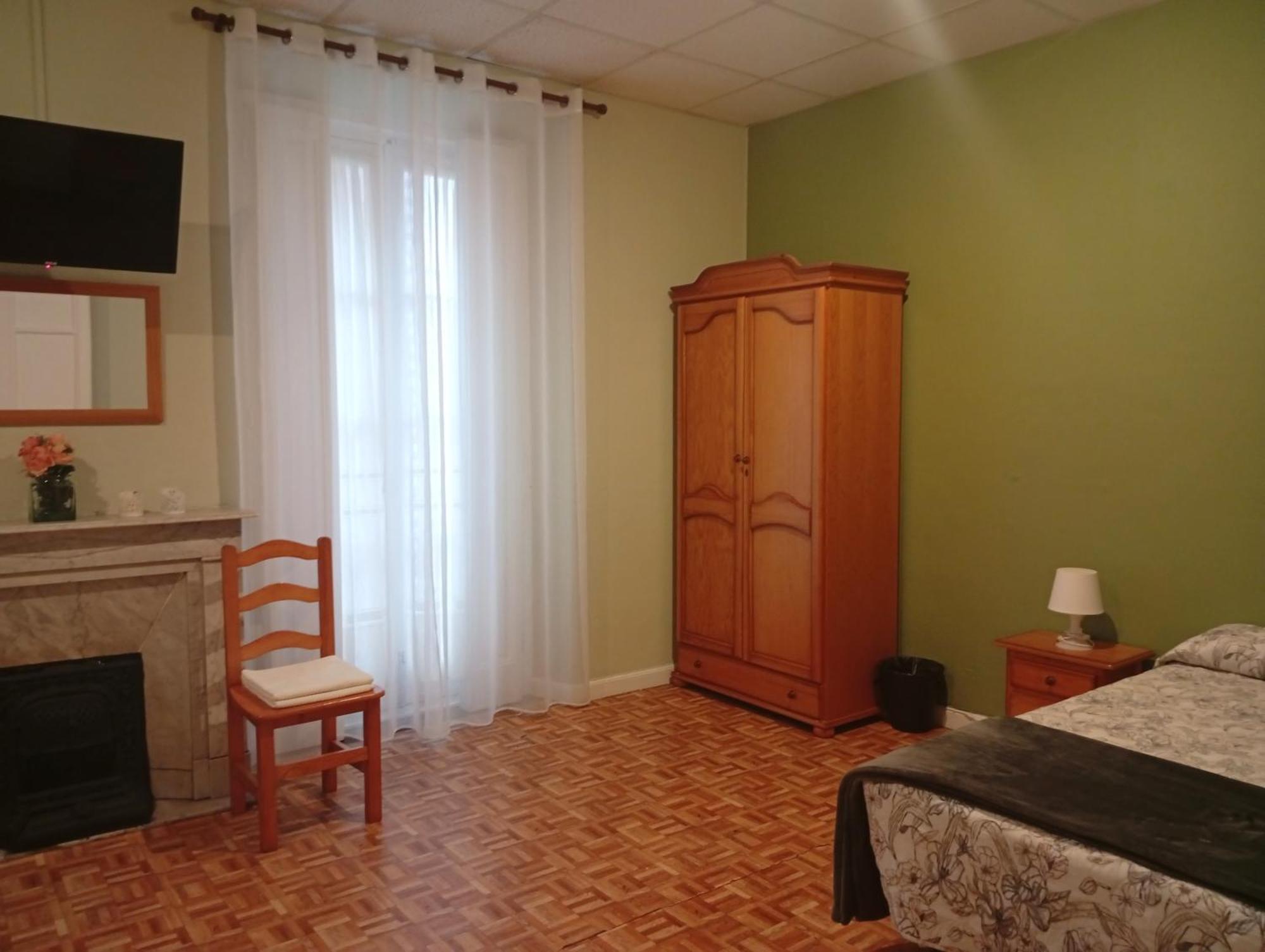 Hospedaje Don Pelayo Gijon Ruang foto
